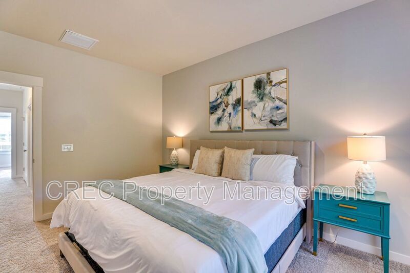 Fully Furnished Luxury Townhome in Coopers Bluff with Pond Views: 3 Stories of Elevated Living property image