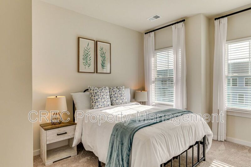 Fully Furnished Luxury Townhome in Coopers Bluff with Pond Views: 3 Stories of Elevated Living property image