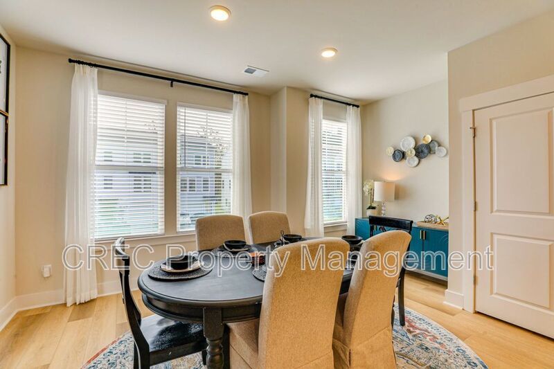 Fully Furnished Luxury Townhome in Coopers Bluff with Pond Views: 3 Stories of Elevated Living property image