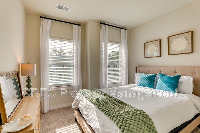 Fully Furnished Luxury Townhome in Coopers Bluff with Pond Views: 3 Stories of Elevated Living property image