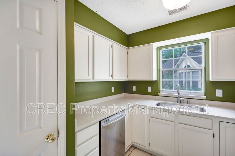 Move-In Ready Cul-de-Sac Ranch with Updated Kitchen & Private Fenced Yard in Devon Forest property image