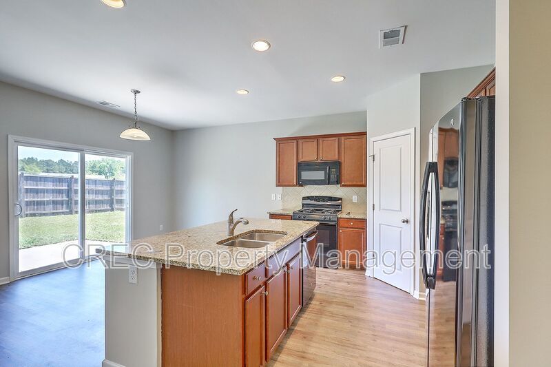 Great single story ranch home and close to everything property image