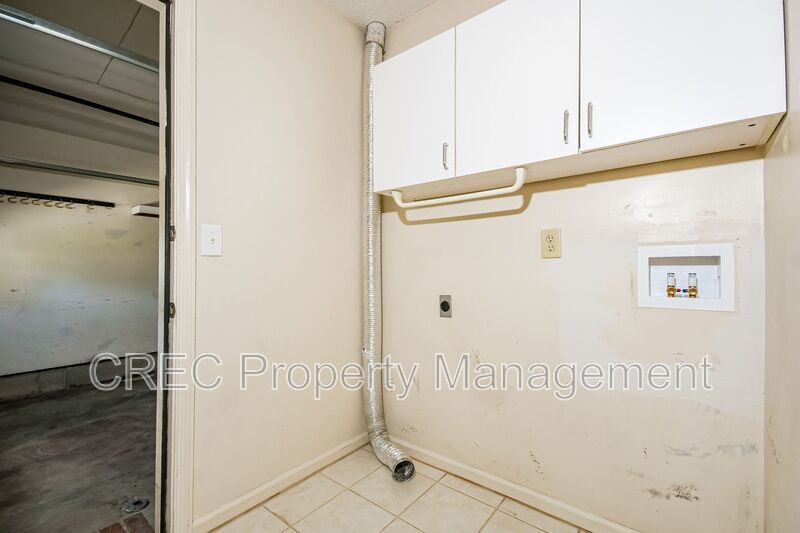 Move-In Ready Cul-de-Sac Ranch with Updated Kitchen & Private Fenced Yard in Devon Forest property image