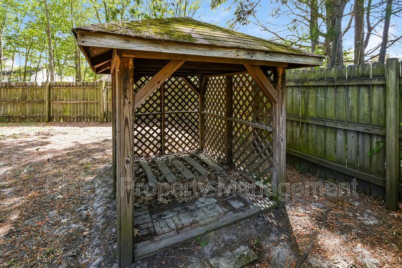 Move-In Ready Cul-de-Sac Ranch with Updated Kitchen & Private Fenced Yard in Devon Forest property image