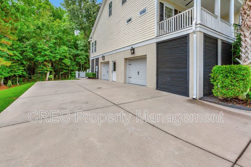 Elevated Home in The Club at Legends Oaks Plantation property image