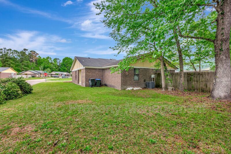 MOVE IN SPECIAL! Two Bedroom Pet-Friendly Unit in Gadsden Acres! property image