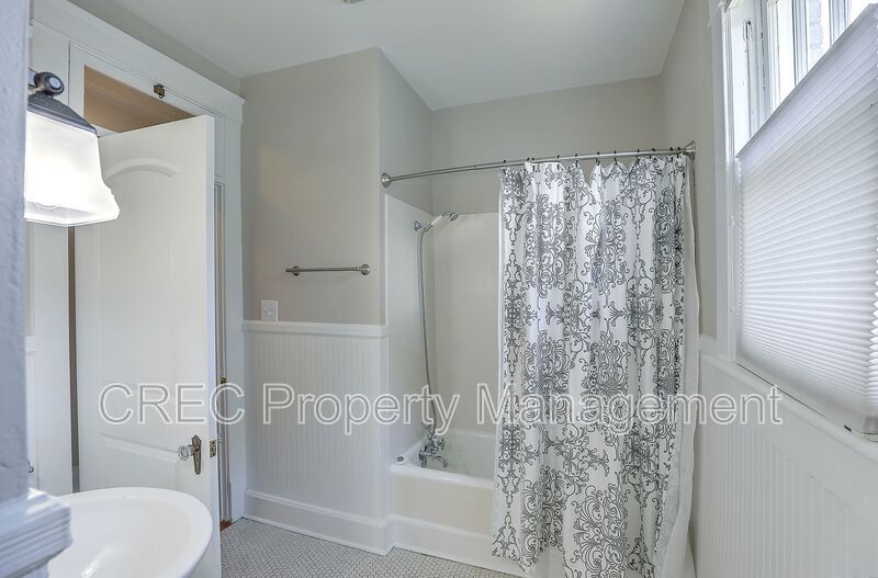 Charleston Brick Bungalow! property image