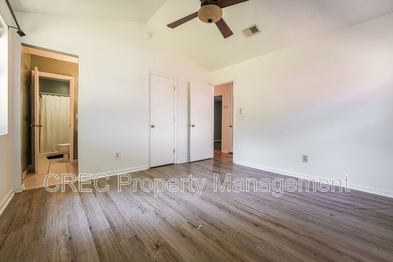 111 Finch St property image