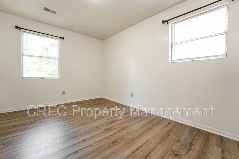 111 Finch St property image