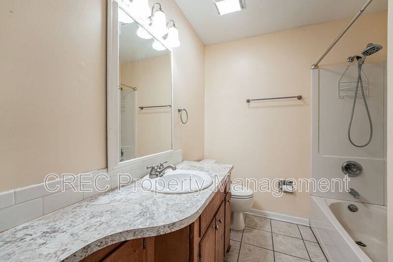 111 Finch St property image