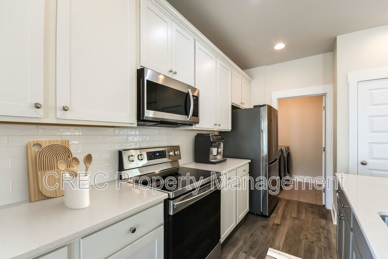 Beautiful End Unit Townhome In The Park at Rivers Edge! property image