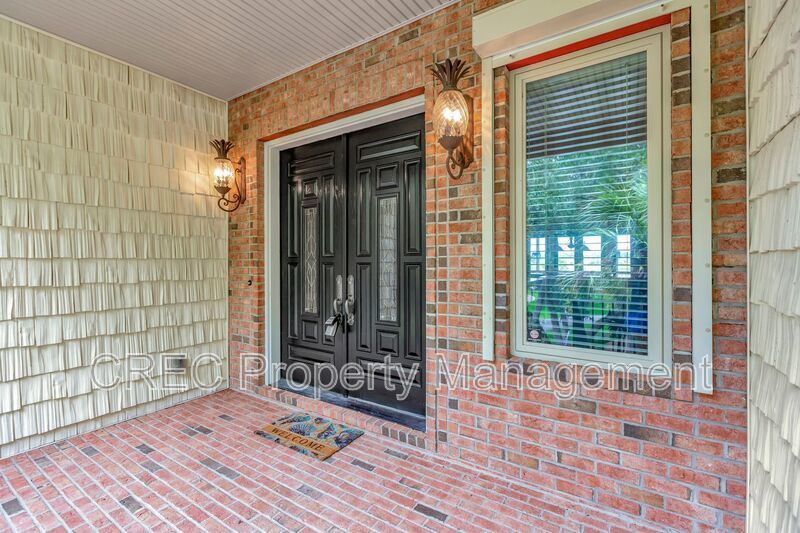 Elevated Elegance with Boat Access — A Property That Shines property image