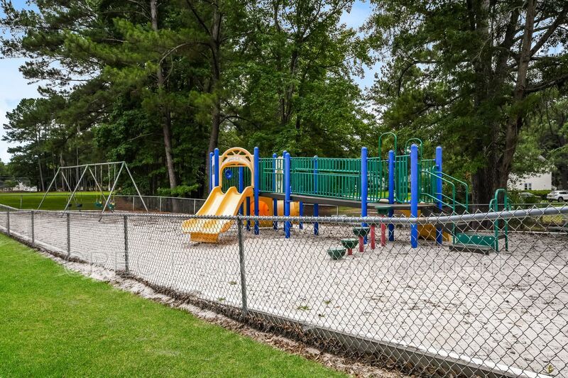 Beautiful End Unit Townhome In The Park at Rivers Edge! property image