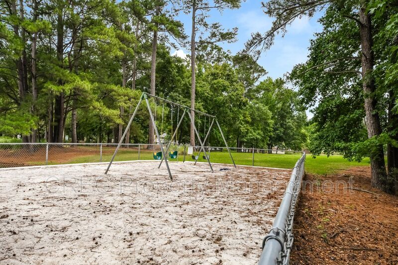 Beautiful End Unit Townhome In The Park at Rivers Edge! property image