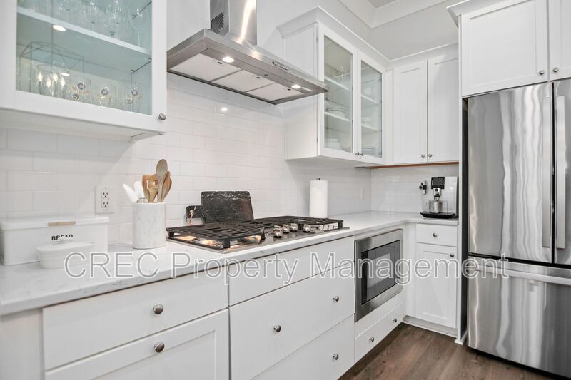 NEW PRICE & FREE MONTH OF RENT! Luxurious End-Unit Townhome with Elevator & Gourmet Kitchen – 4 Beds, 3.5 Baths, Prime Location! property image