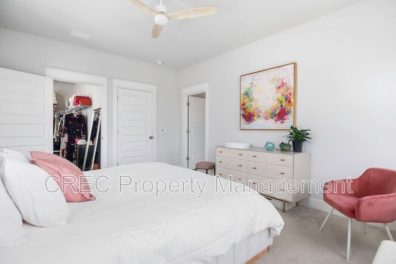 NEW PRICE & FREE MONTH OF RENT! Luxurious End-Unit Townhome with Elevator & Gourmet Kitchen – 4 Beds, 3.5 Baths, Prime Location! property image