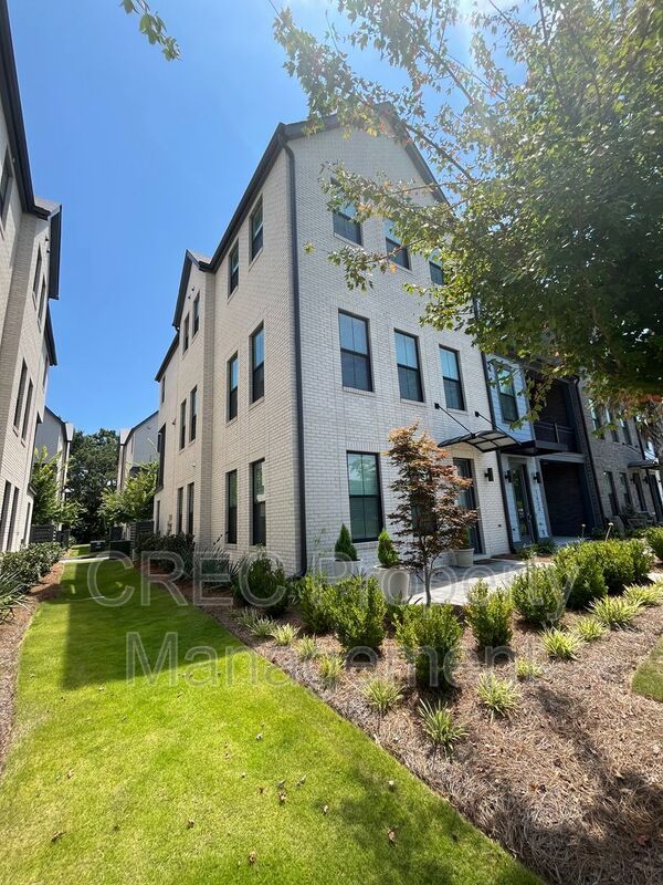 NEW PRICE & FREE MONTH OF RENT! Luxurious End-Unit Townhome with Elevator & Gourmet Kitchen – 4 Beds, 3.5 Baths, Prime Location! property image