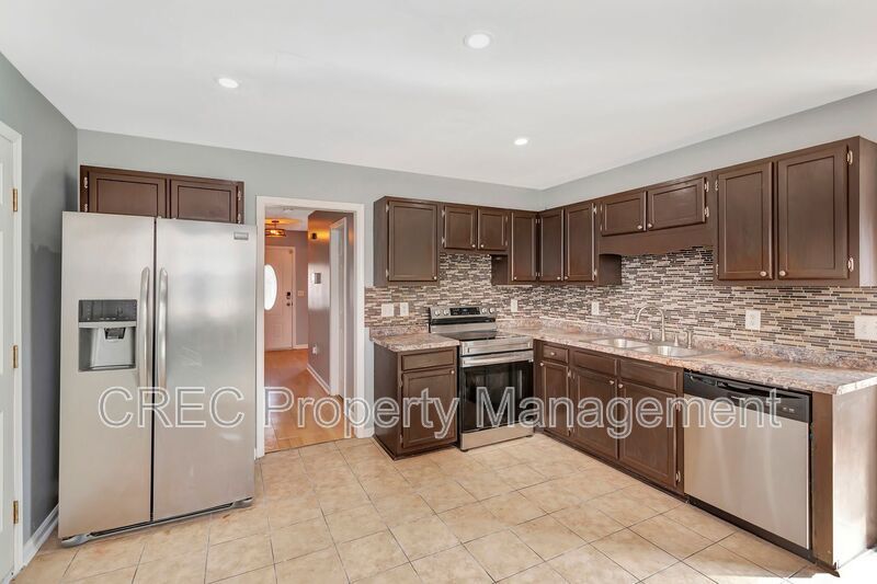 Spacious 4-Bedroom Home with Large Private Backyard property image