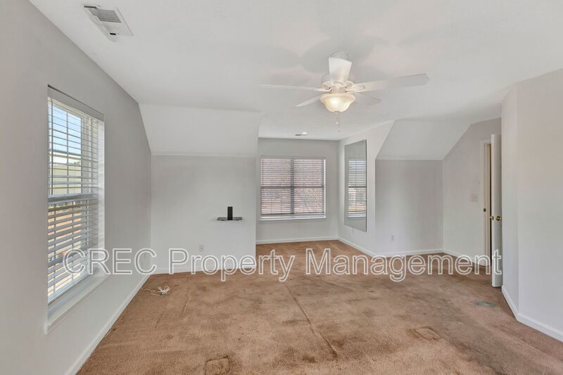 Spacious 4-Bedroom Home with Large Private Backyard property image