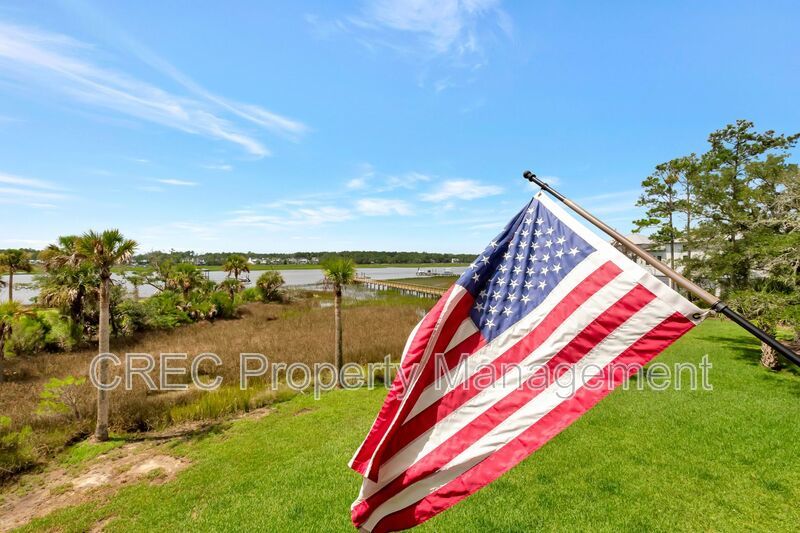 Elevated Elegance with Boat Access — A Property That Shines property image
