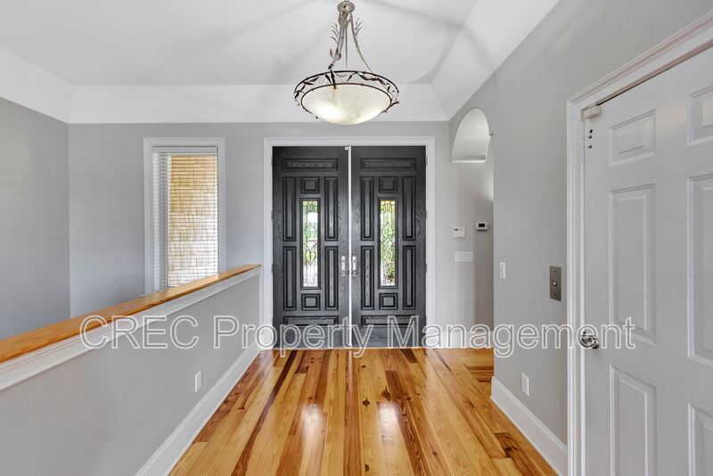 Elevated Elegance with Boat Access — A Property That Shines property image