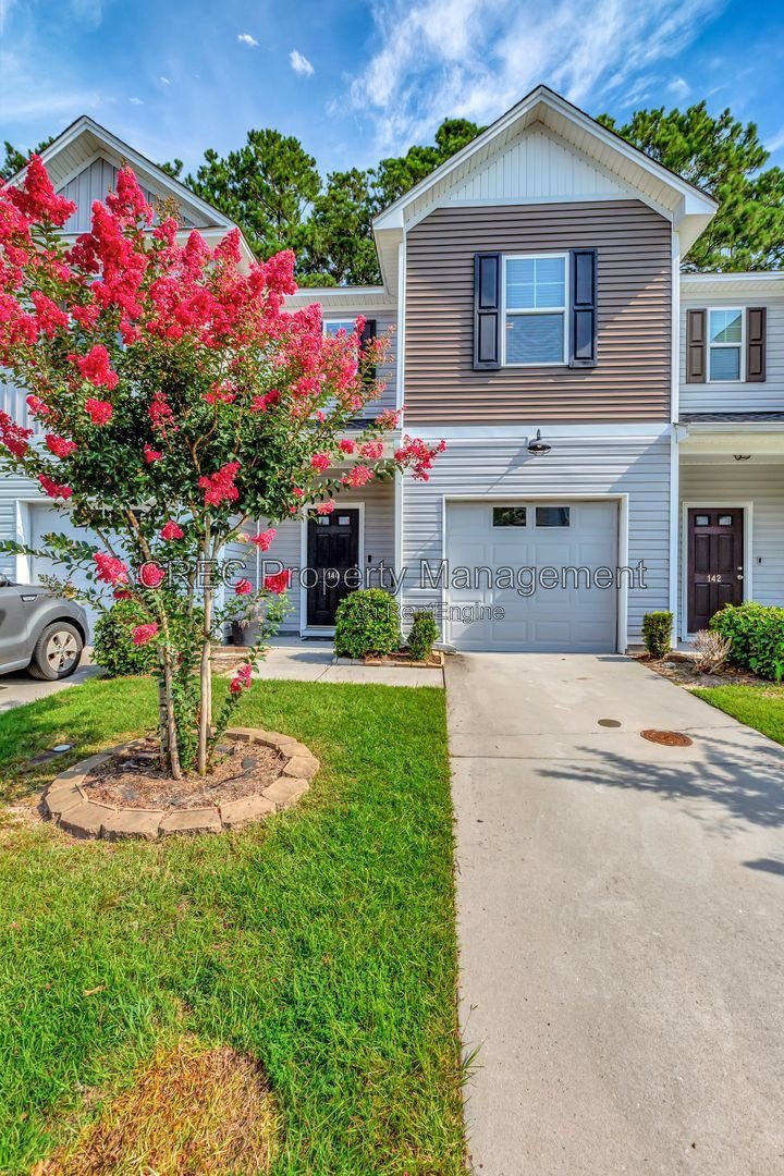 Stylish Lakeview Commons Townhome property image