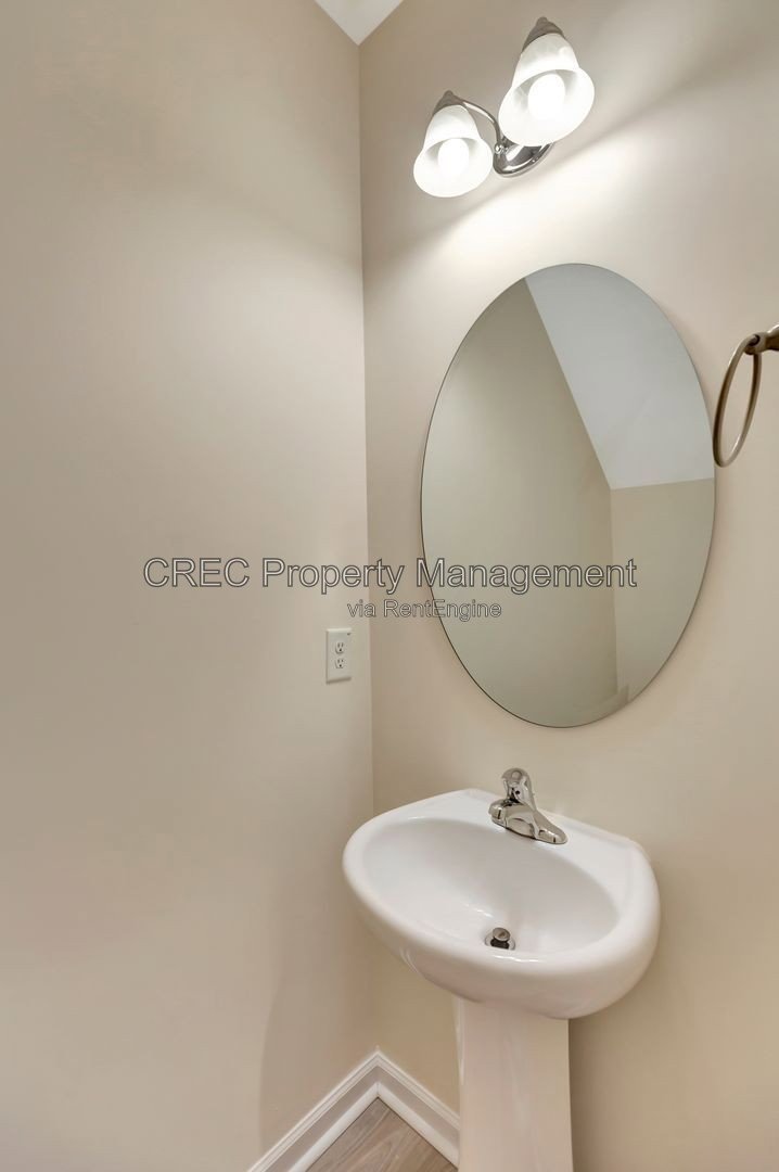 Stylish Lakeview Commons Townhome property image