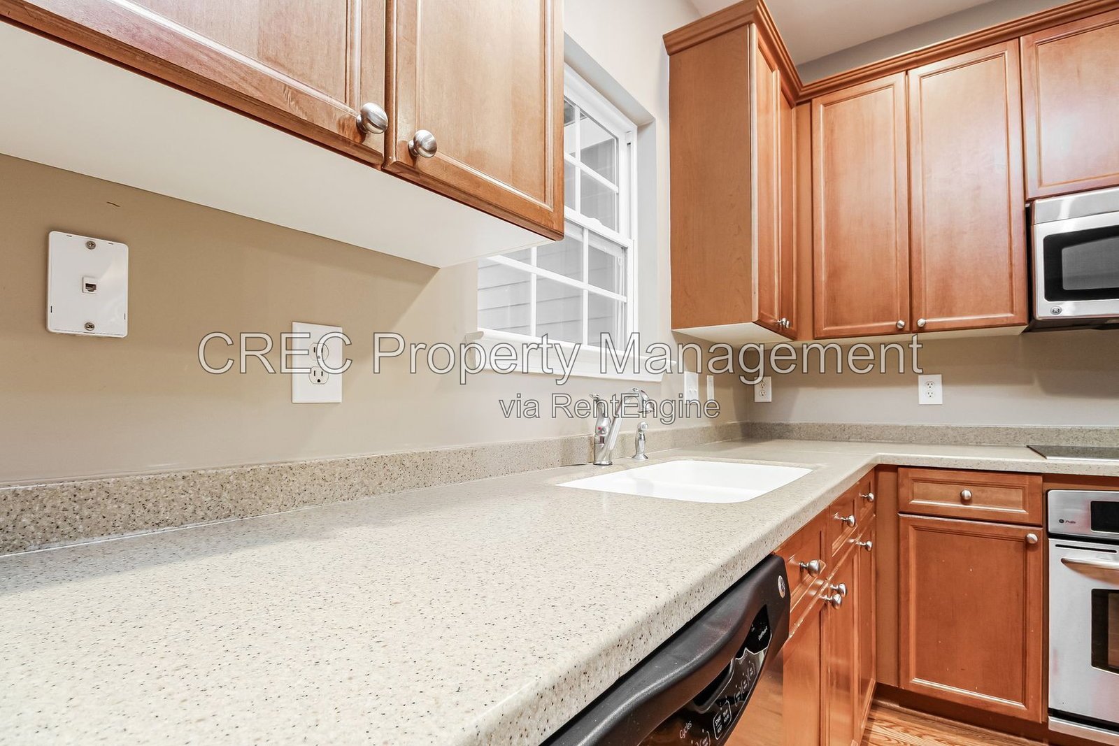 Beautiful 3BR Townhome with Balcony, Pool & Tennis Access property image