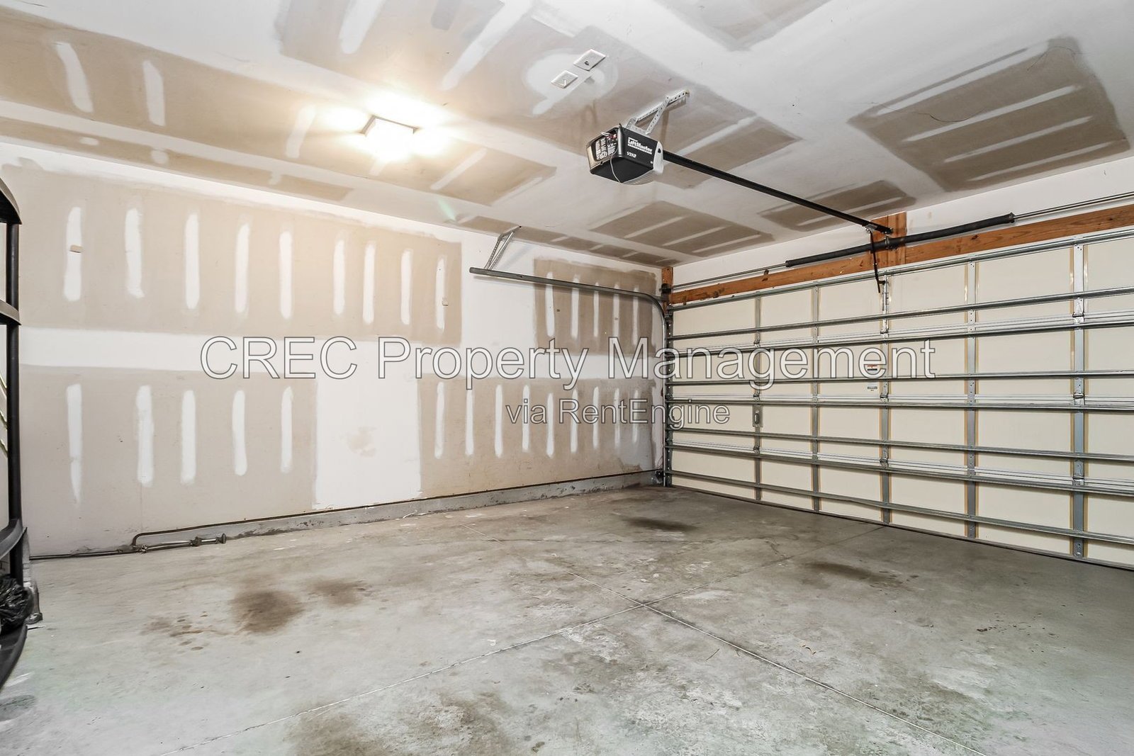Beautiful 3BR Townhome with Balcony, Pool & Tennis Access property image