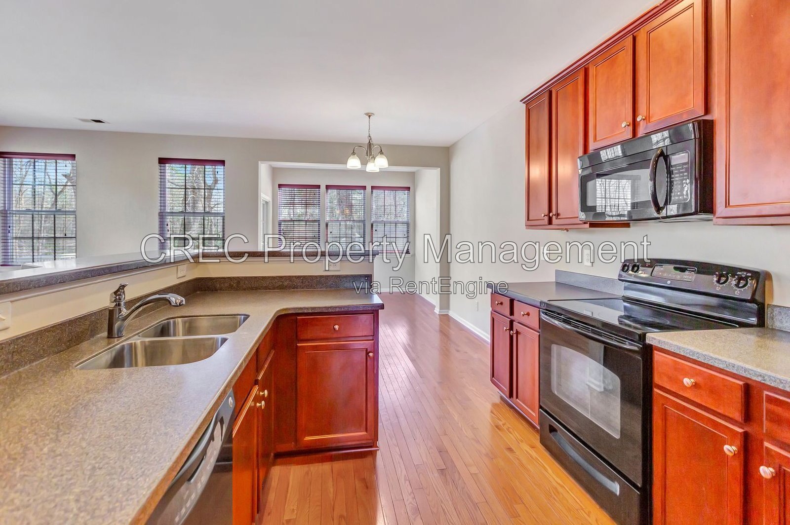 Spacious townhouse in Tranquil Hill Plantation! property image