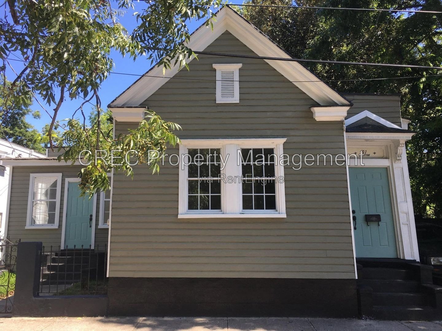 Conveniently Located Downtown Charleston Rental property image