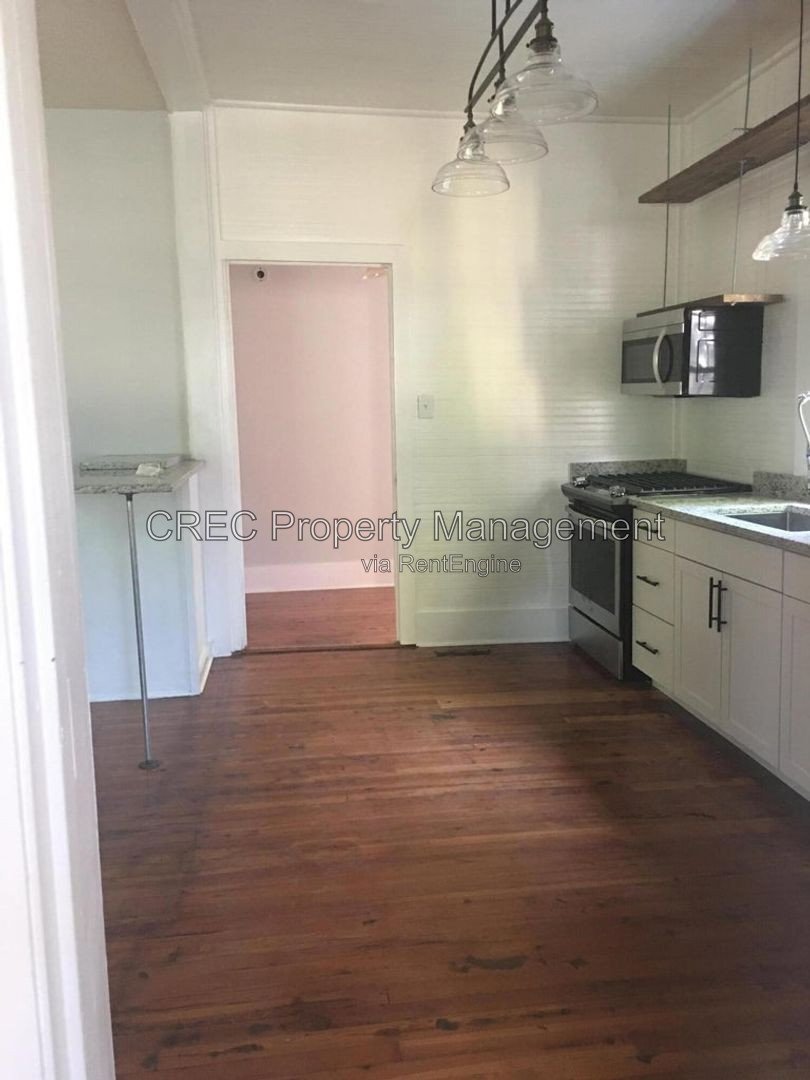 Conveniently Located Downtown Charleston Rental property image
