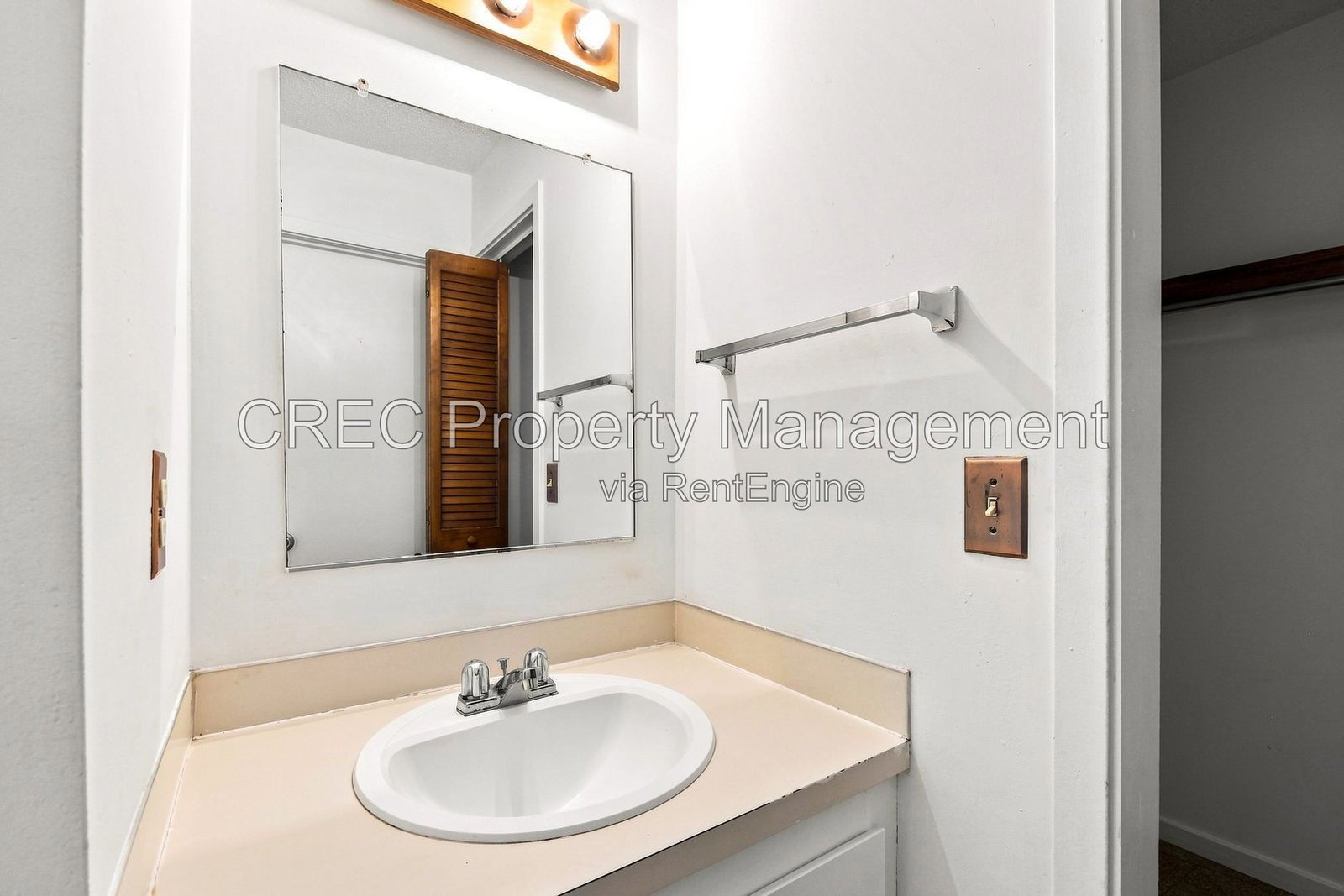 Move in Ready West Ashley Condo! property image