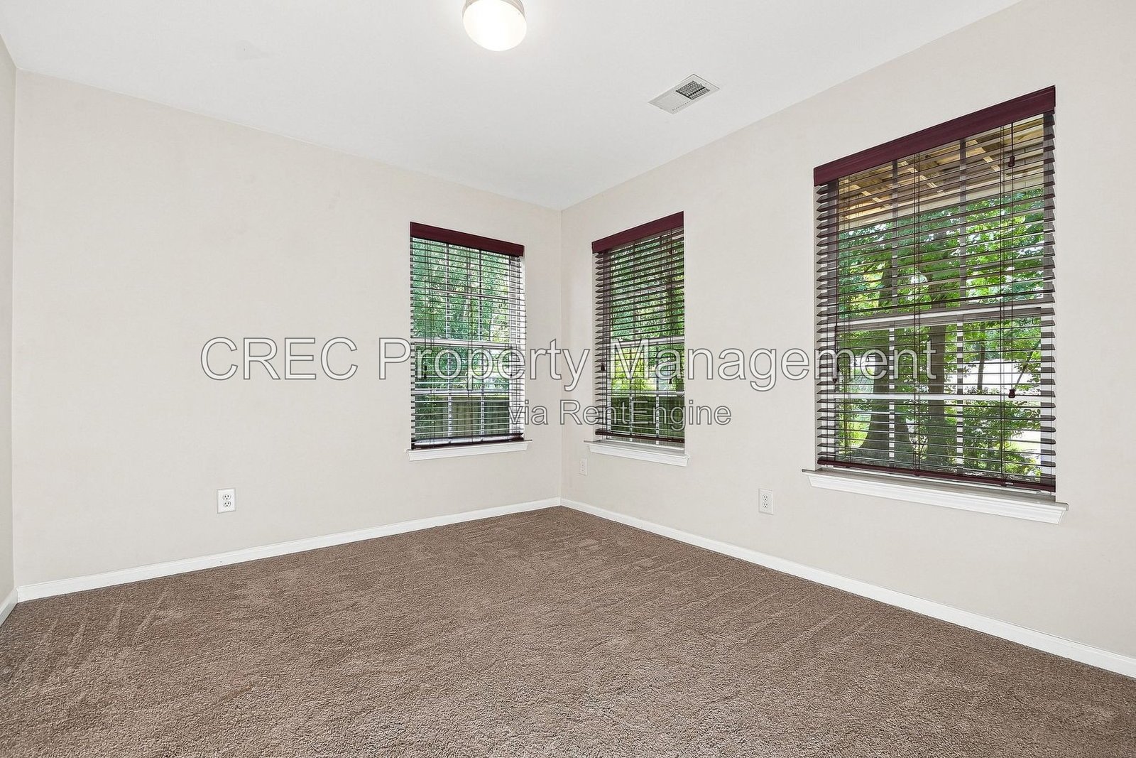 Spacious townhouse in Tranquil Hill Plantation! property image
