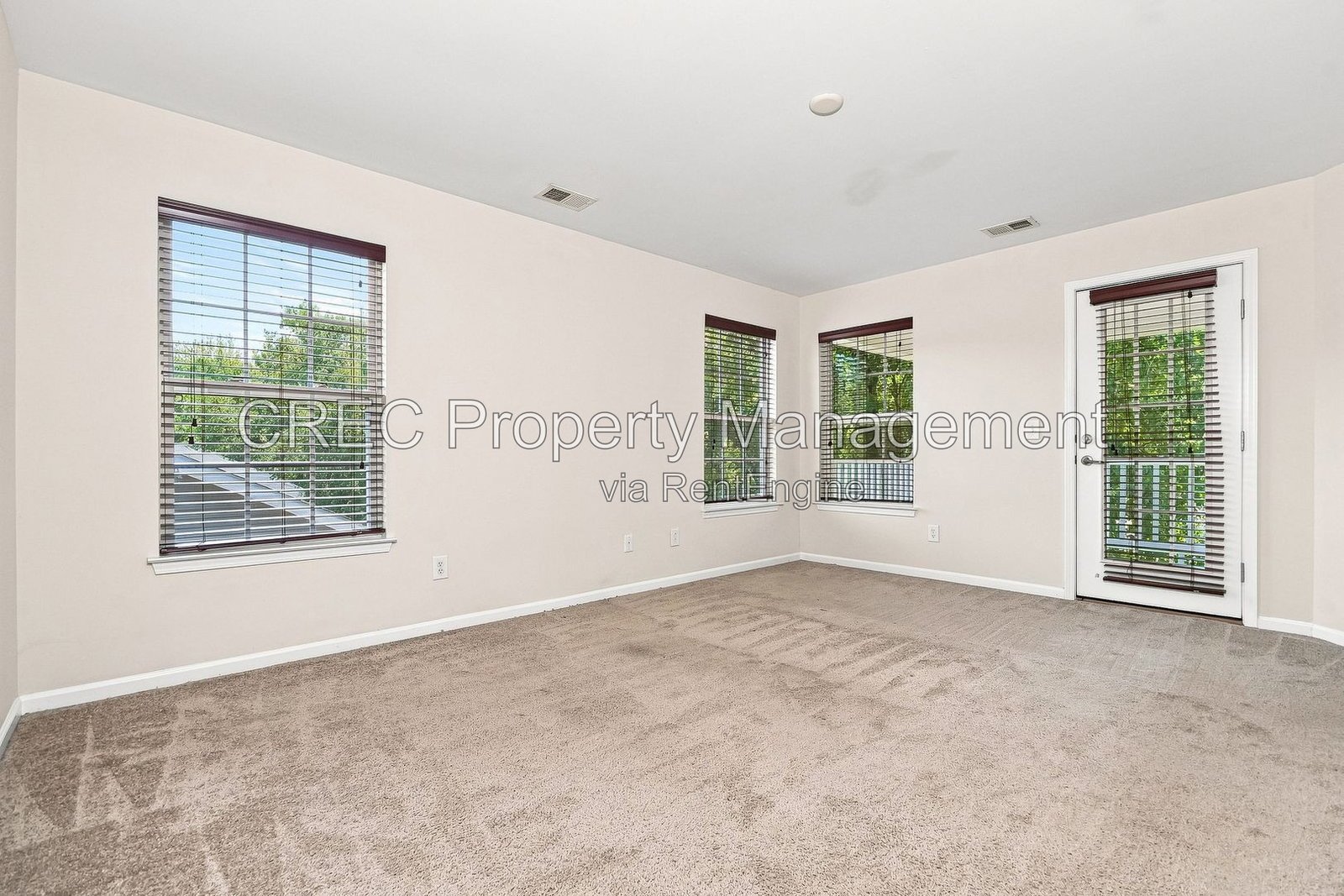 Spacious townhouse in Tranquil Hill Plantation! property image