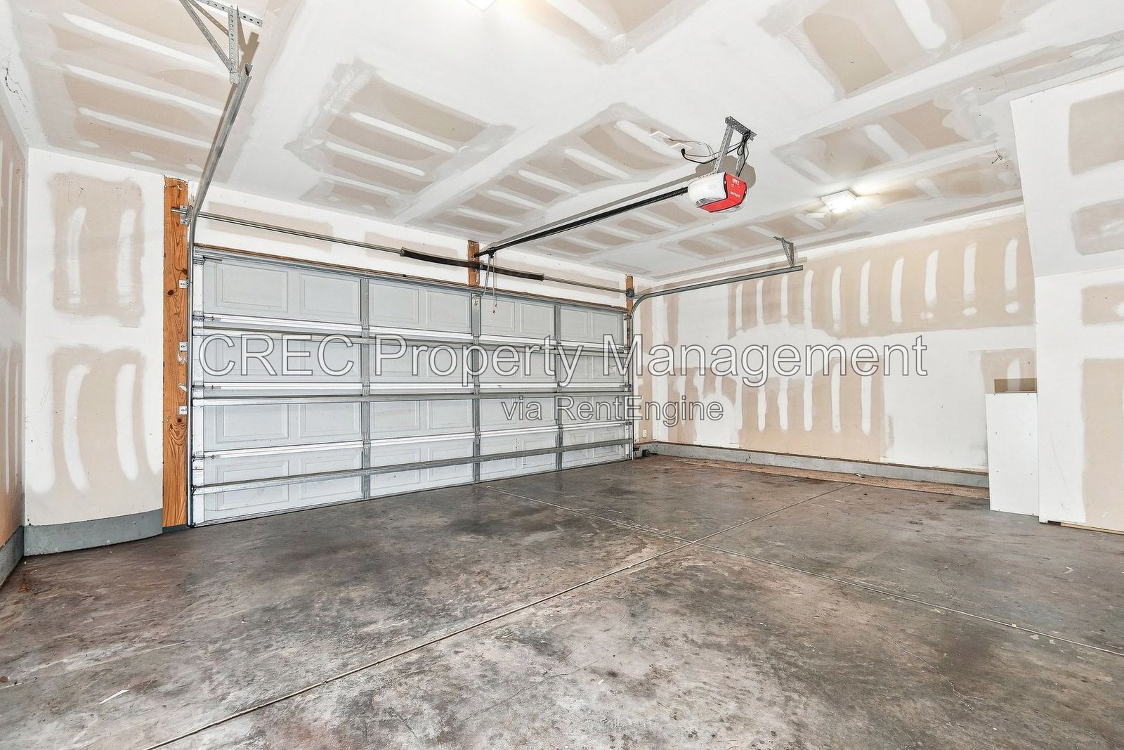Spacious townhouse in Tranquil Hill Plantation! property image
