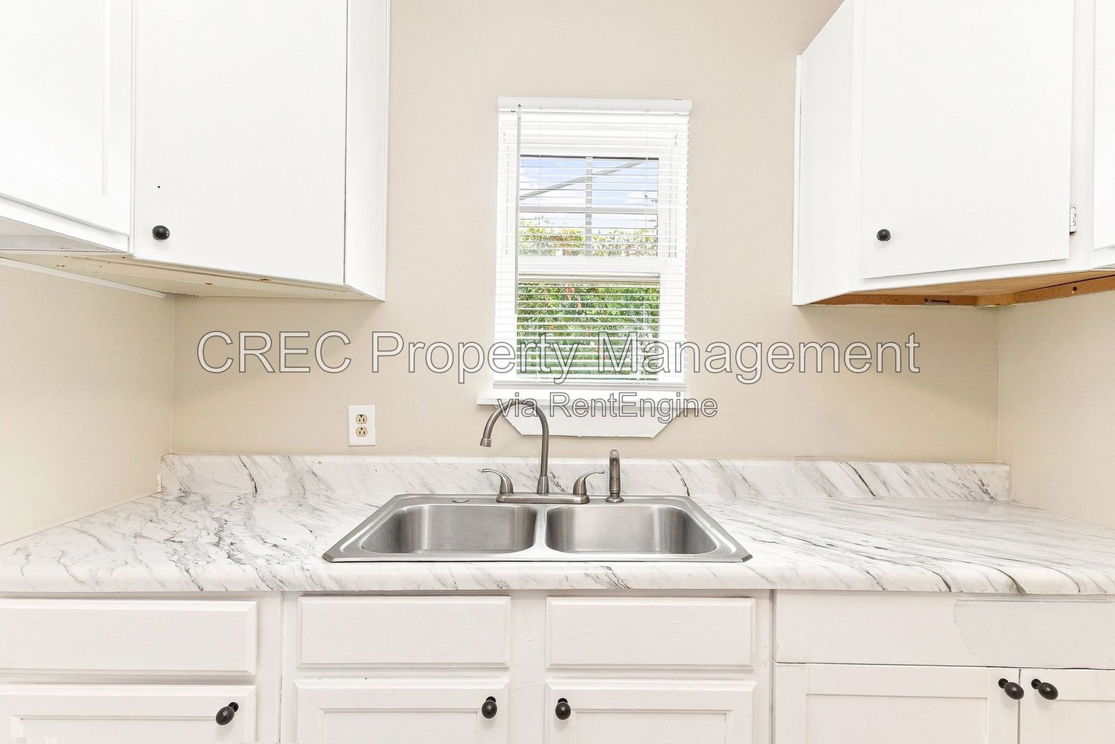 Newly Updated Duplex in North Charleston **Halloween Discount** property image