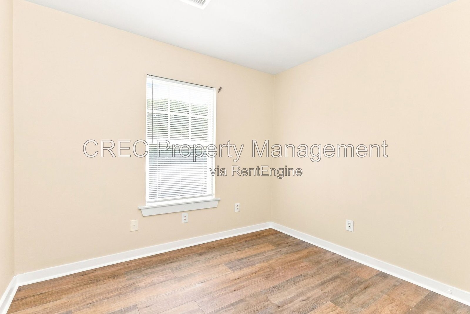 Newly Updated Duplex in North Charleston **Halloween Discount** property image