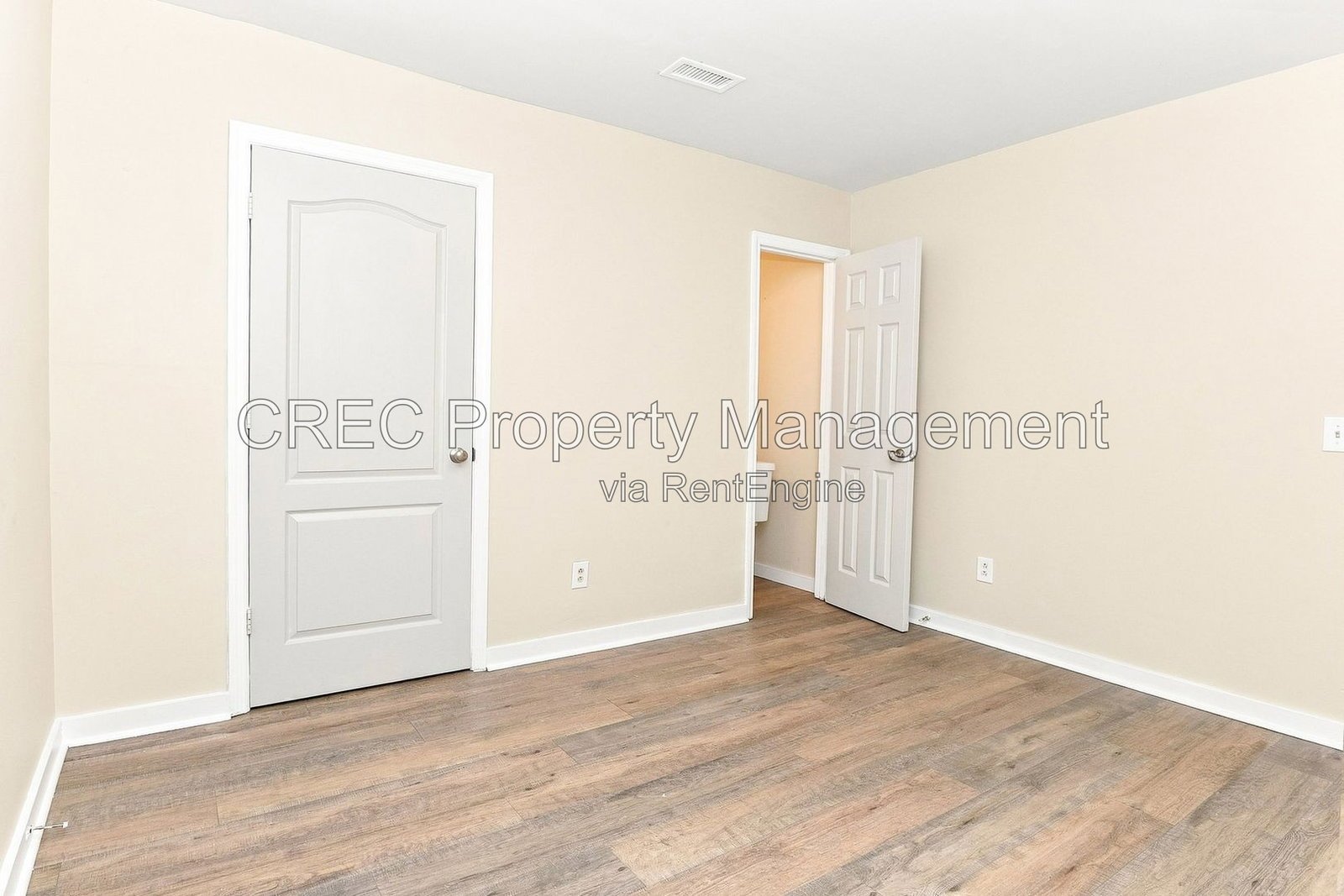 Newly Updated Duplex in North Charleston **Halloween Discount** property image