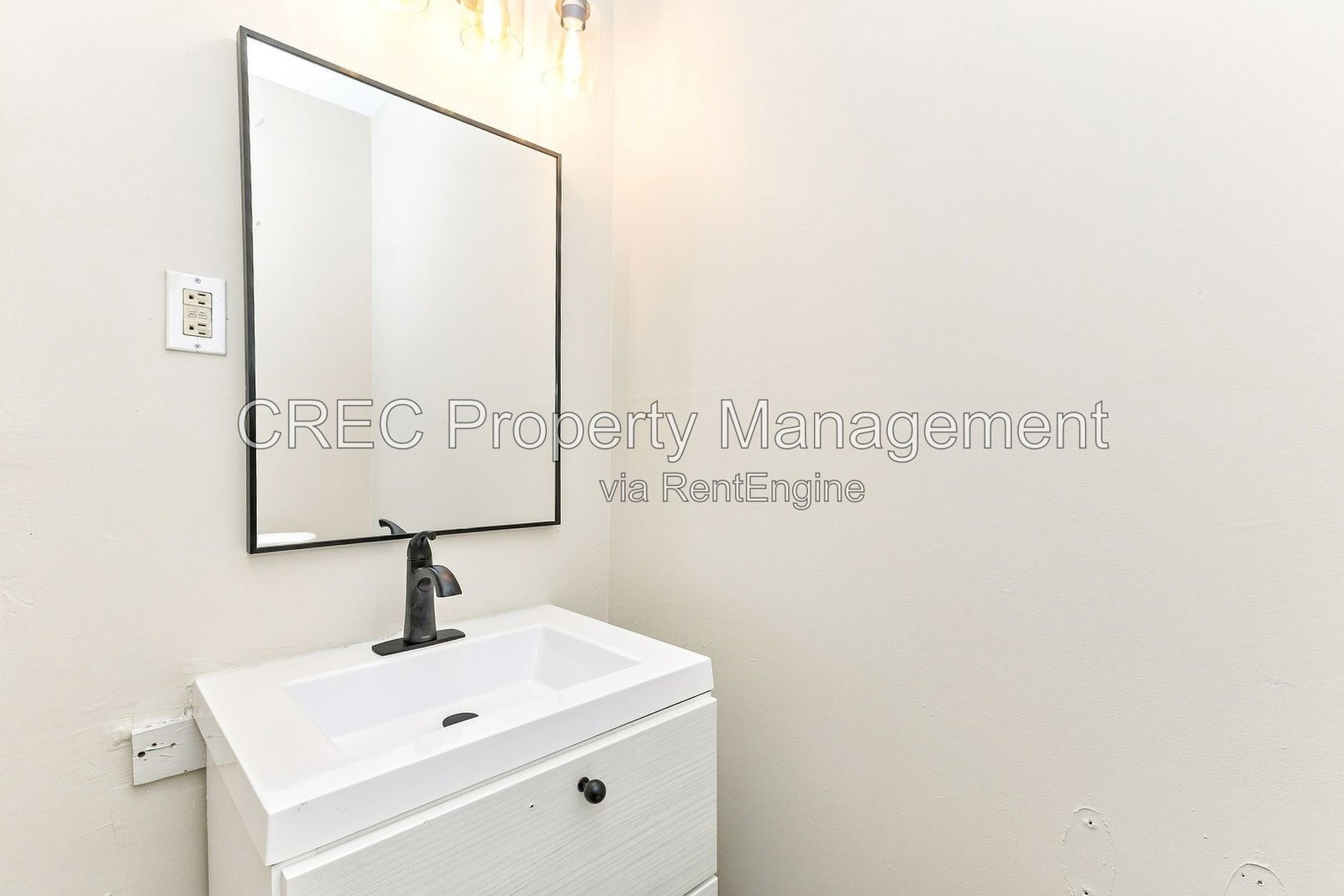 Newly Updated Duplex in North Charleston **Halloween Discount** property image