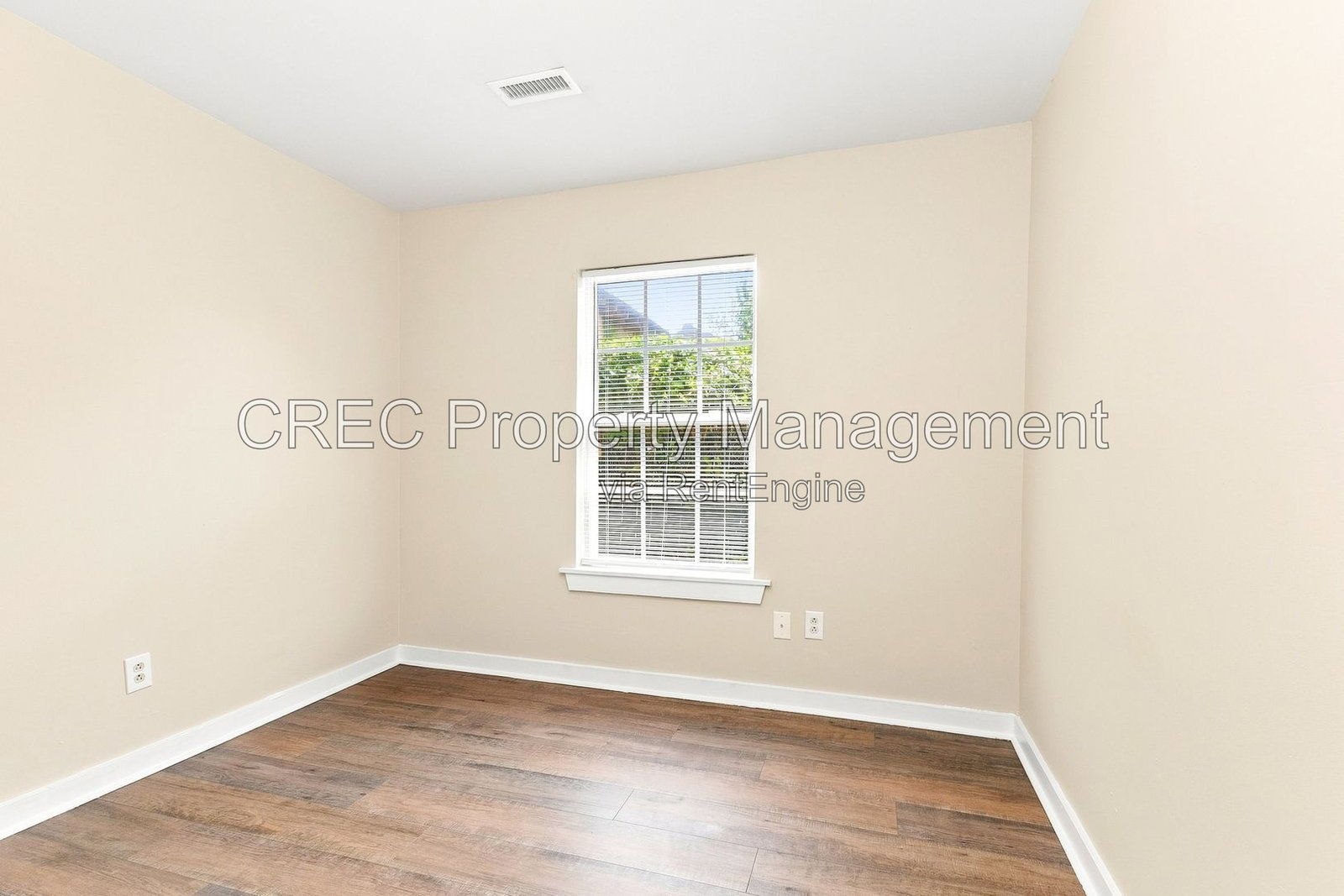 Newly Updated Duplex in North Charleston **Halloween Discount** property image
