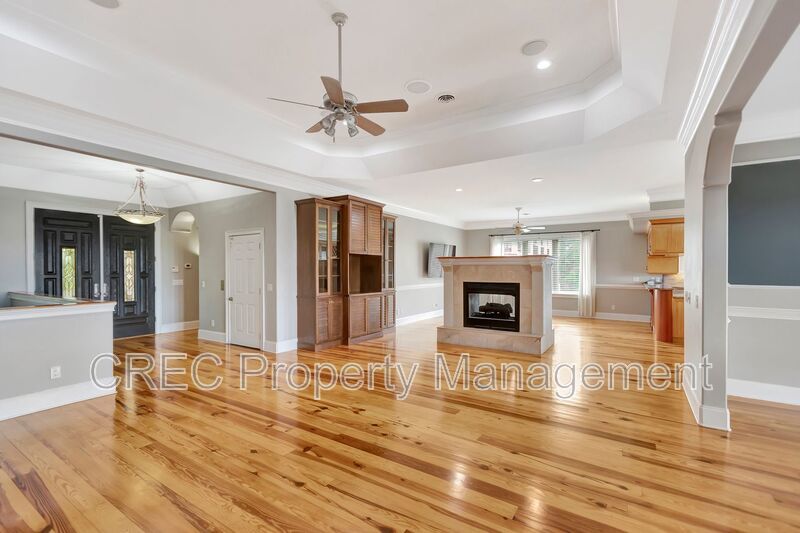 Elevated Elegance with Boat Access — A Property That Shines property image