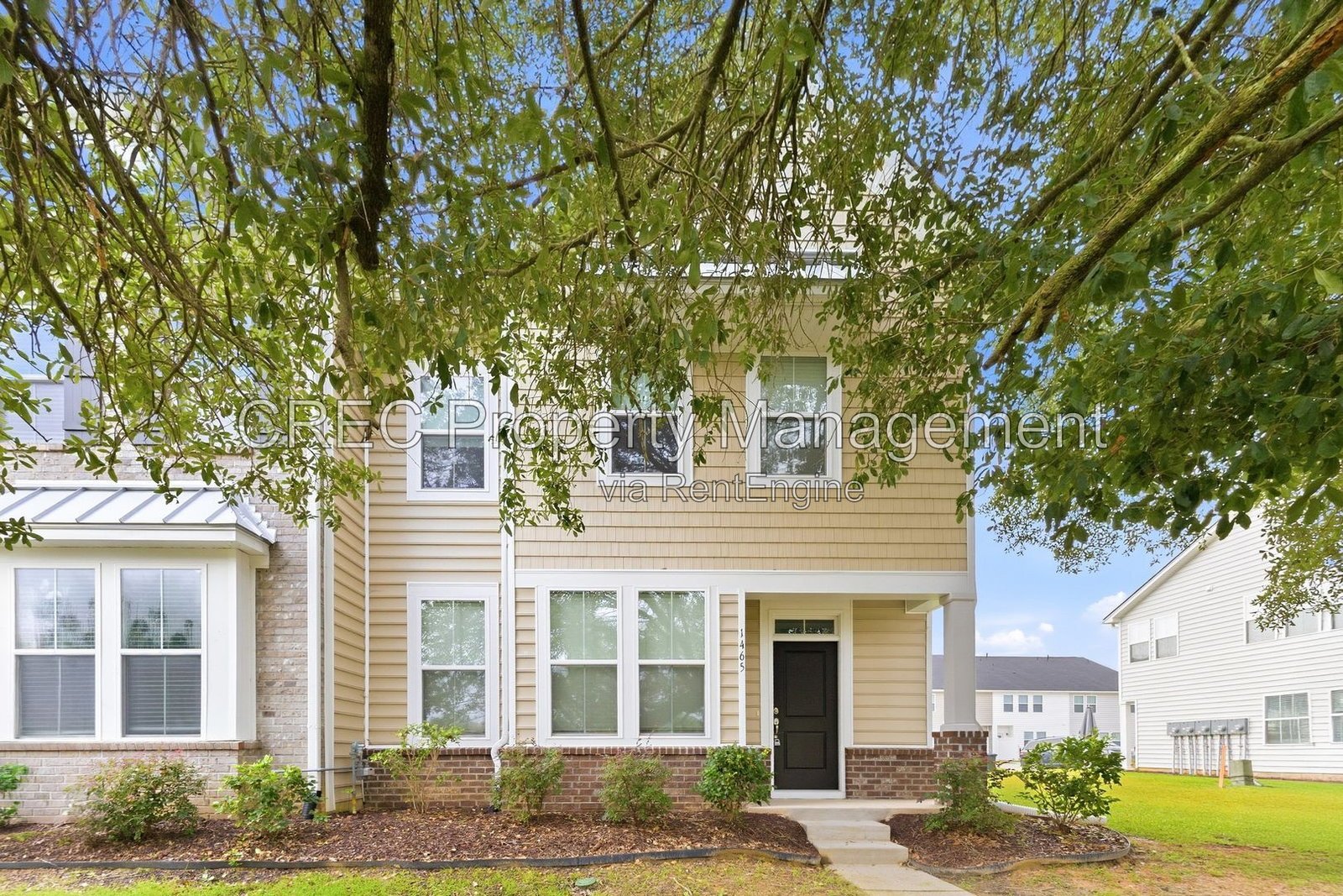 Summerville Townhome Living with Open Layout! property image