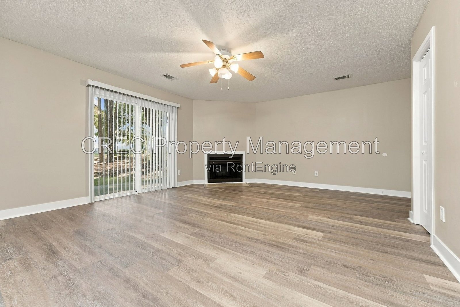 Beautifully Updated Townhouse in a Super Convenient Location! property image