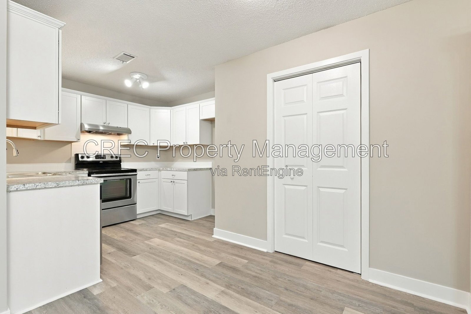 Beautifully Updated Townhouse in a Super Convenient Location! property image