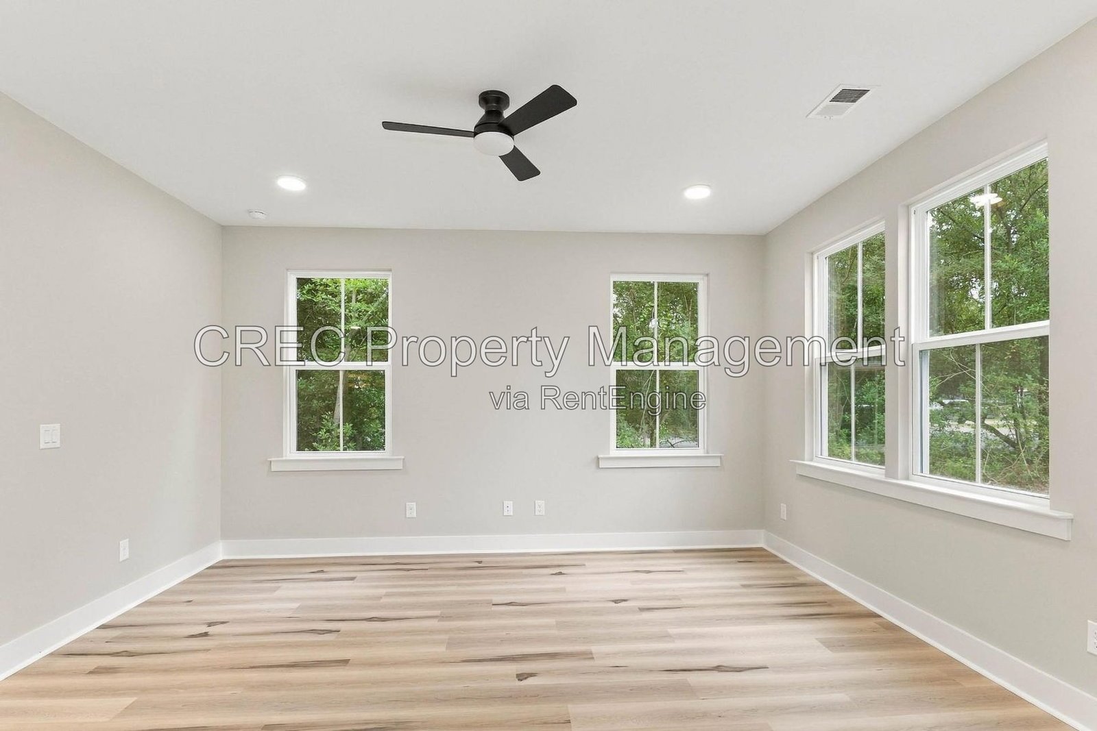 Charming 3 Bed 2.5 Bath Summerville Home on Limehouse Drive property image