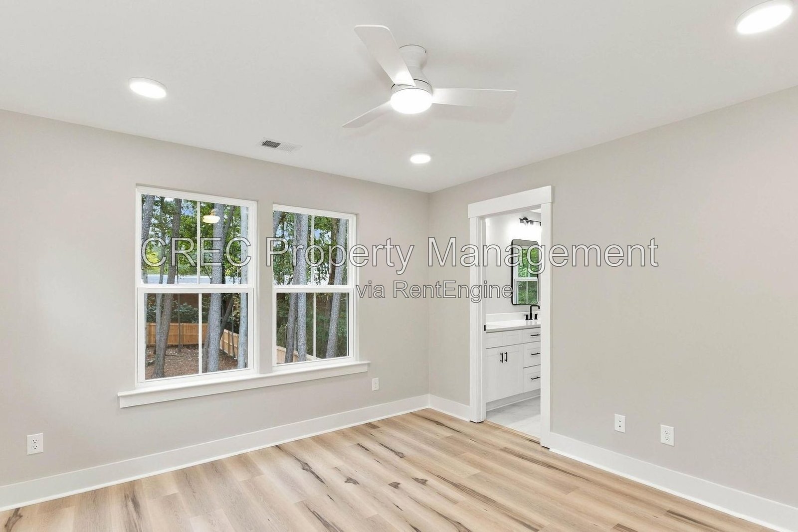 Charming 3 Bed 2.5 Bath Summerville Home on Limehouse Drive property image