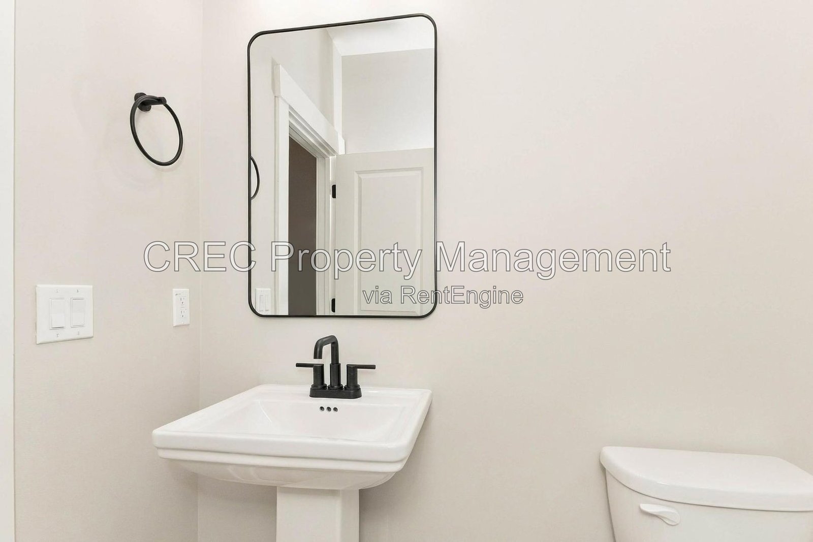 Charming 3 Bed 2.5 Bath Summerville Home on Limehouse Drive property image