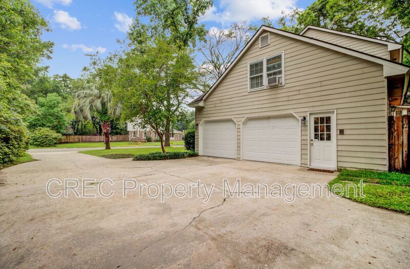 Charming Updated Home in Sought-After Ashborough Neighborhood property image