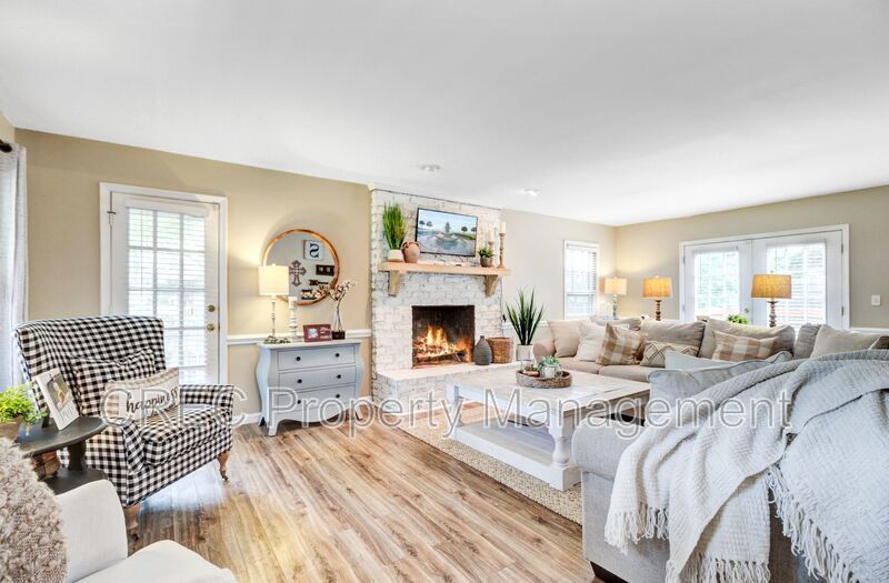 Charming Updated Home in Sought-After Ashborough Neighborhood property image